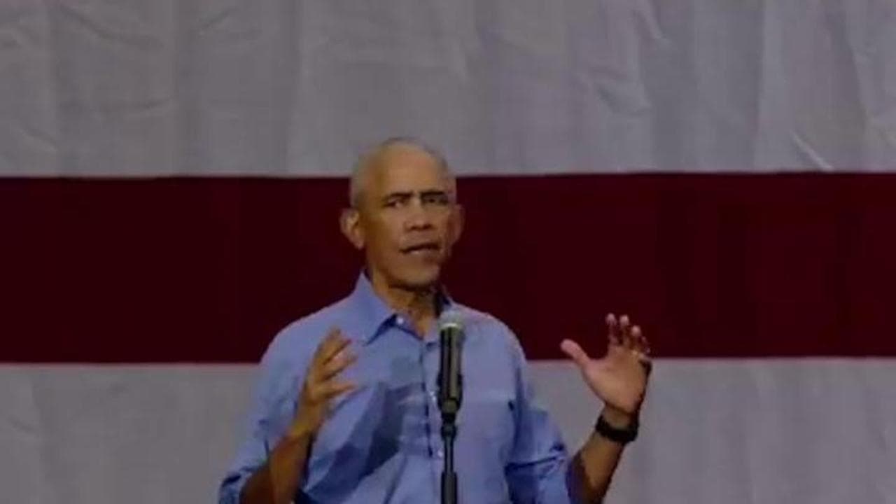 Obama prende in giro Trump: "Parla per ore, sembra Fidel Castro"