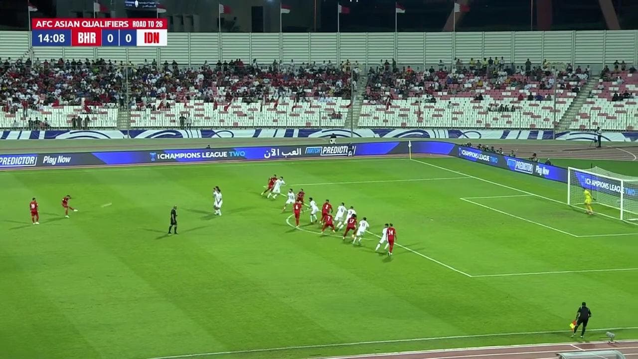 La punizione da trenta metri è una magia: il pallone prende un effetto impossibile e il portiere rimane fermo