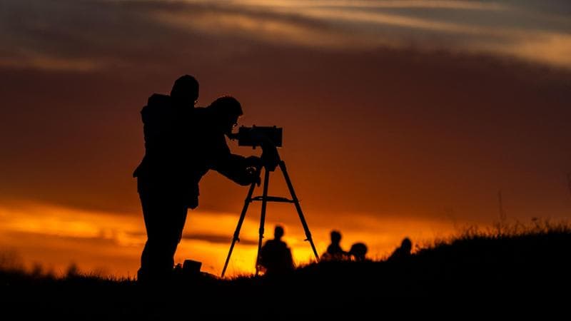 Una nuova cometa vicina alla Terra, si vede a occhio nudo. Passa ogni 80 mila anni, l’ultima volta c’erano i Neanderthal