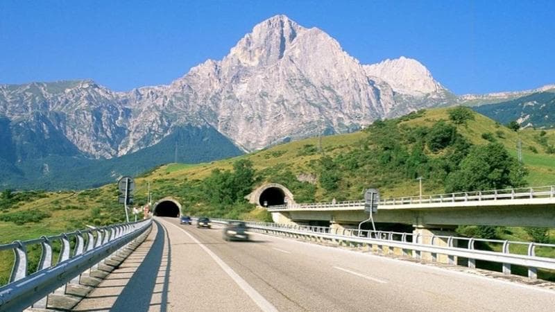 Lavori al Traforo del Gran Sasso, per i prossimi due mesi disagi sull’autostrada A24 e limitazioni alla circolazione
