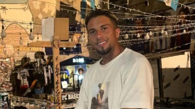 Il calciatore del Padova condannato per stupro gioca in campionato, tecnico e società lo difendono. Ed è polemica