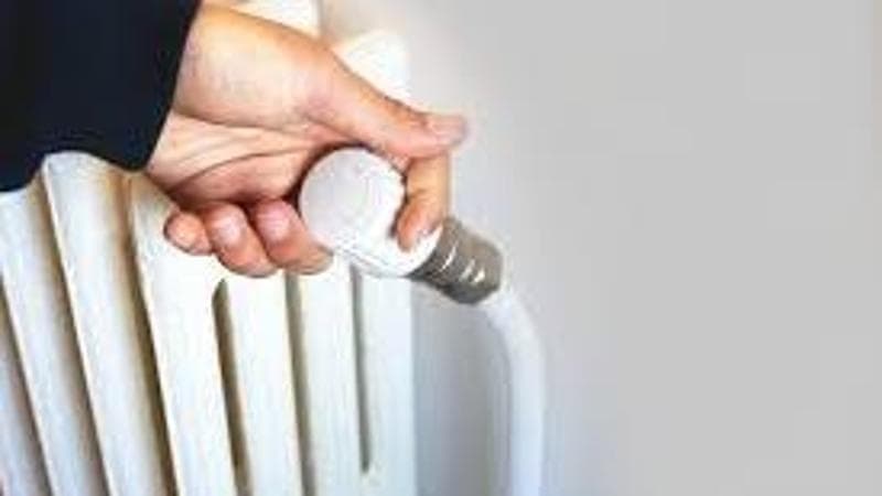 Riscaldamenti al via, dai contatori al confronto delle tariffe gas: come risparmiare in bolletta