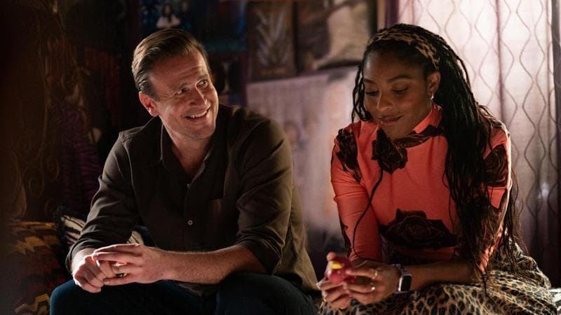 Segel con Jessica Williams (che interpreta la collega Gaby)