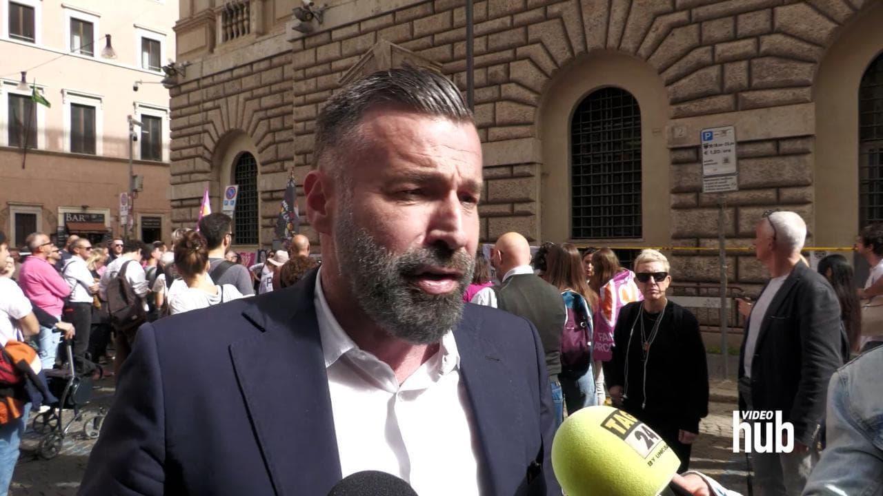 Zan attacca Meloni: "Basta criminalizzare le famiglie Arcobaleno e i loro figli, si deve vergognare"