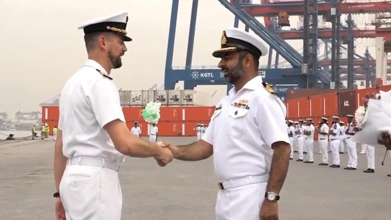 Il gruppo d'attacco della Marina italiana in Pakistan per esercitazioni navali congiunte