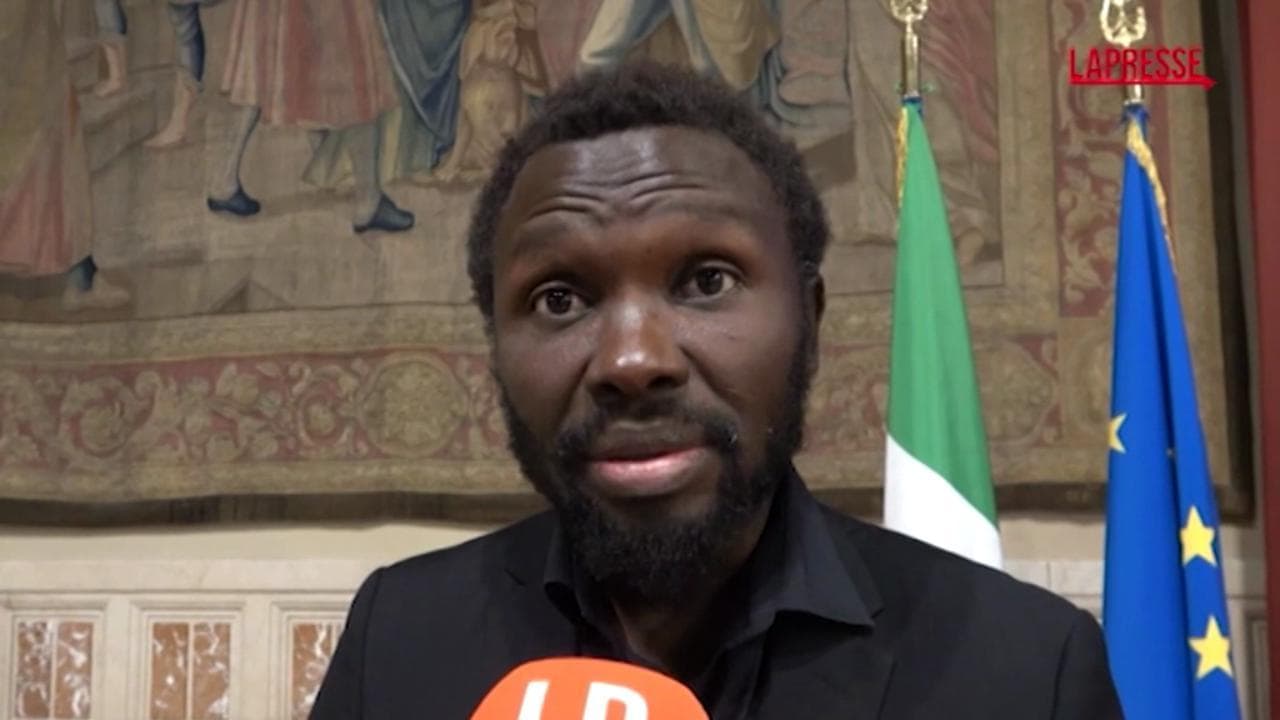 Migranti, il protagonista di "Io Capitano" Mamadou Kouassi: "La politica prenda coraggio e cancelli la Bossi-Fini"