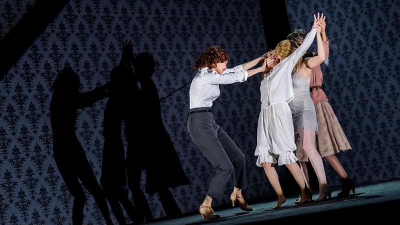 ‘Il giro di vite’, la sfida di Livermore. Una maratona teatrale con il piacere dell’eccesso