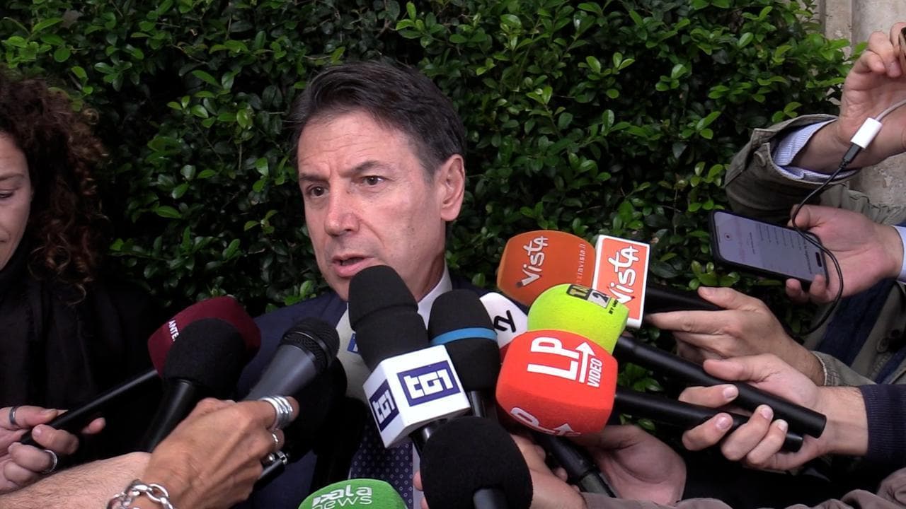 Giuseppe Conte: "La tassa sulle banche non esiste, il governo sta chiedendo un prestito"