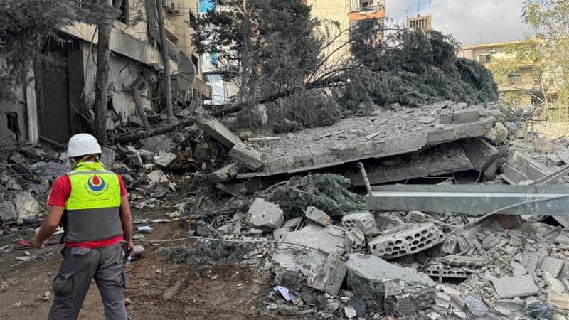 Libano, nuovi spari dell’Idf su Unifil. Israele cancella un villaggio: “Era la fossa delle armi sciite”