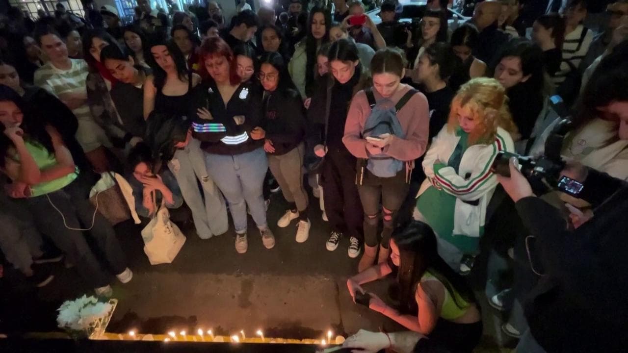 Morto Liam Payne, ex One Direction: i fan di Buenos Aires sotto l'hotel dove è avvenuto il decesso