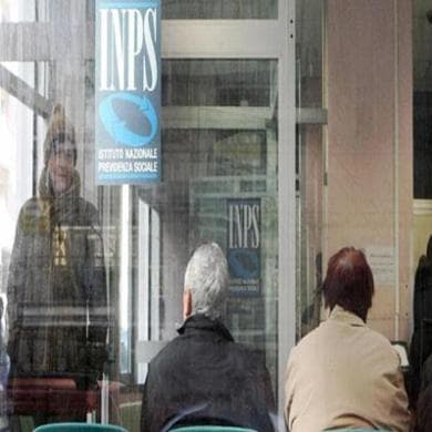 Pensioni, cosa cambia con la manovra 2025. Pensioni minime e uscite anticipate