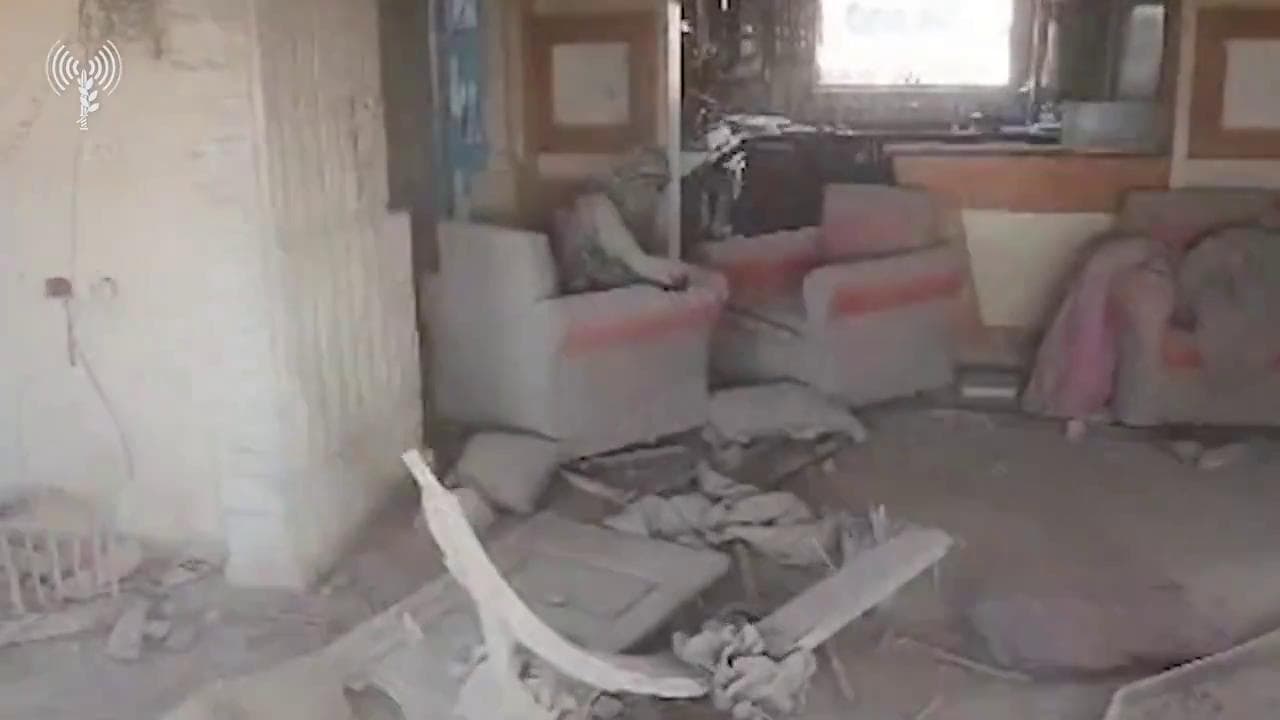 Gli ultimi istanti di vita di Sinwar: in una palazzina col volto coperto e un bastone