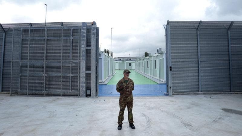 Il centro migranti in Albania