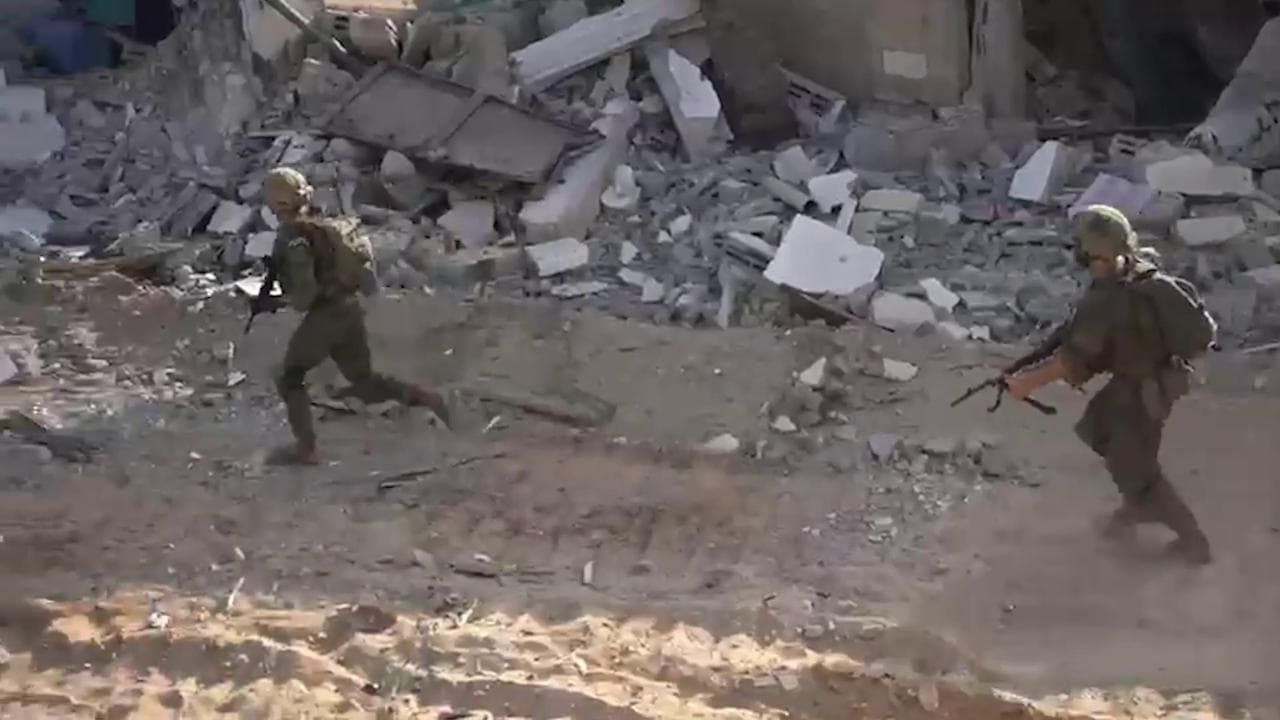 Tank sparano sul rifugio di Sinwar: i video dell'operazione Idf che ha portato alla morte del leader di Hamas