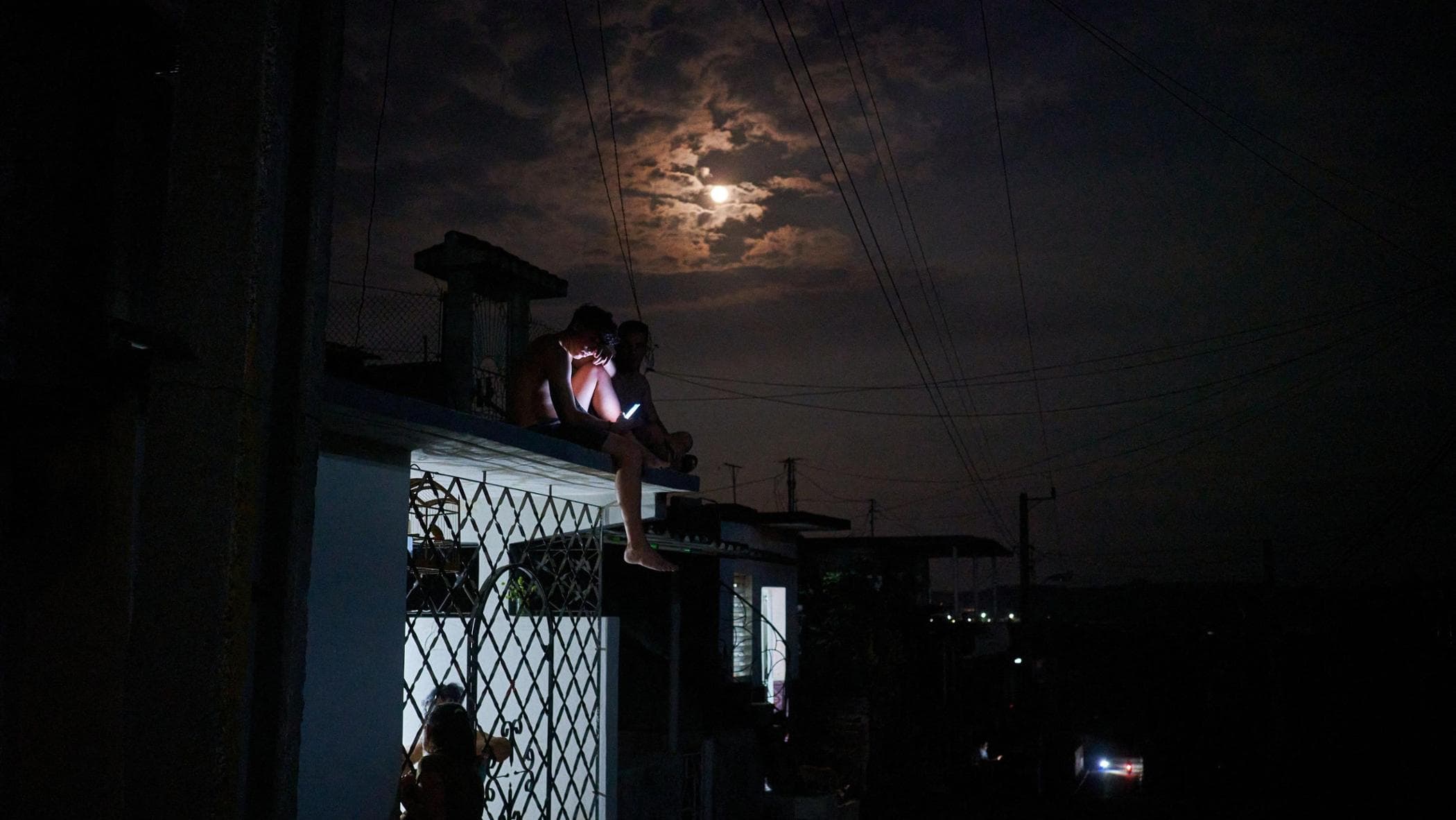 キューバ、全土で完全停電：「発電所の故障が原因」