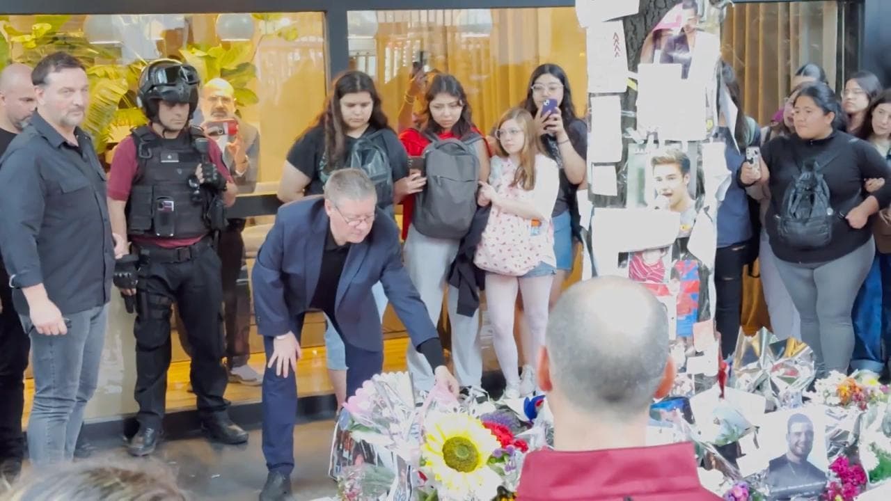 One Direction, il padre di Liam Payne visita l'albergo di Buenos Aires in cui è morto suo figlio