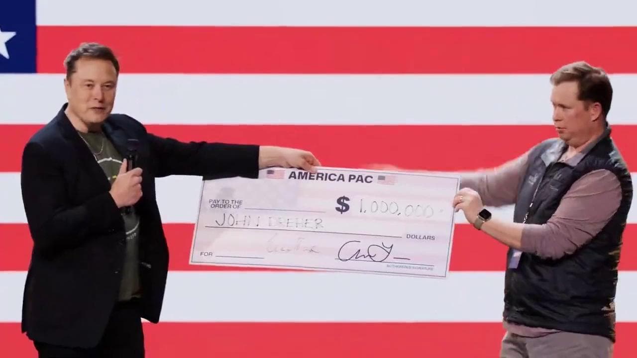 Pennsylvania, Elon Musk lancia la lotteria pro-Trump: "Un milione di dollari al giorno tra tutti quelli che firmano la petizione"