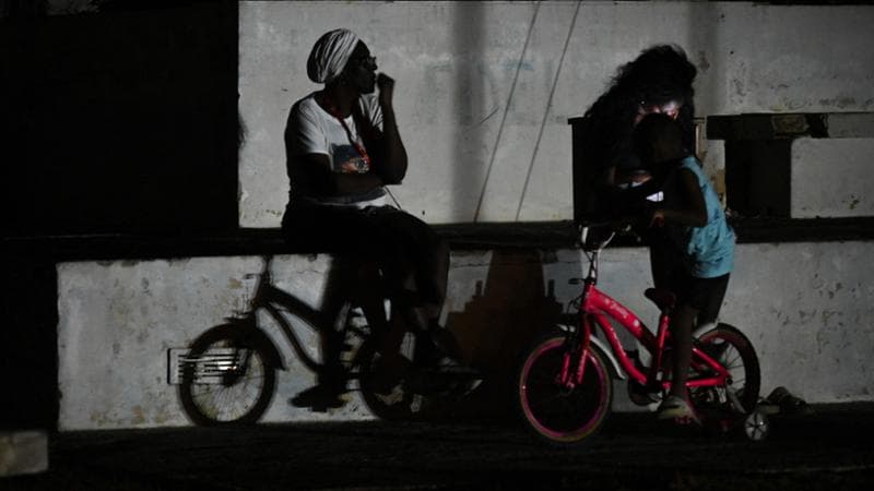 Cuba, l’uragano tocca terra sull’isola immersa nel blackout. Díaz Canel: “Tolleranza zero con le proteste”