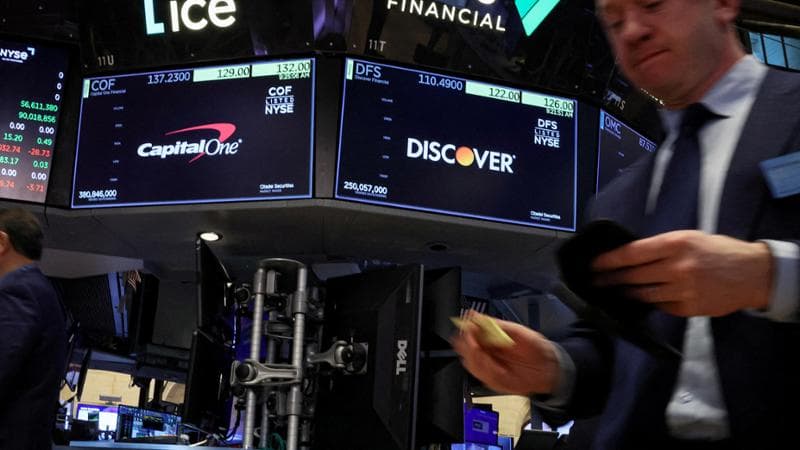 Le Borse di oggi, 22 ottobre. La cautela della Fed raffredda il mercato. Centeno (Bce): “Possibile taglio dei tassi fino a mezzo punto a dicembre”