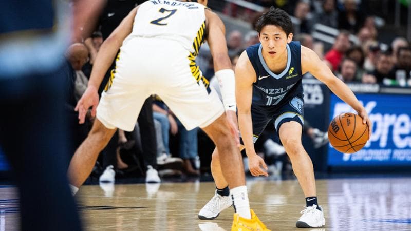 Yuki Kawamura, il più piccolo dell’Nba all’esordio con Memphis: “Il basket non è solo per i giganti”