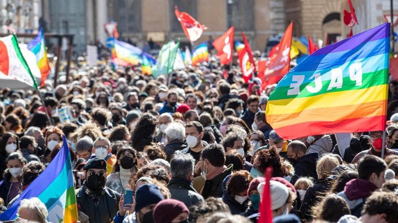 Il popolo della pace torna in sette piazze, ma il campo largo va in ordine sparso