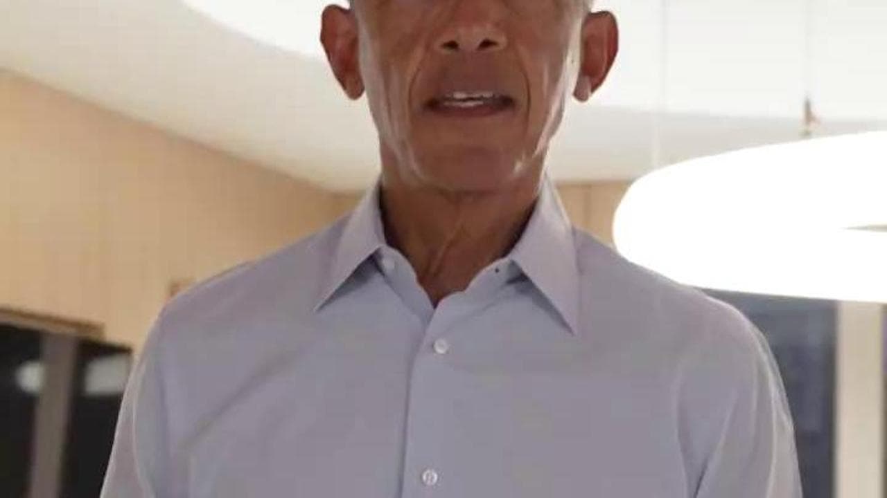 Elezioni Usa, Barack Obama vota per posta: "È facilissimo ed è un ottimo pretesto per salutare il vicinato"