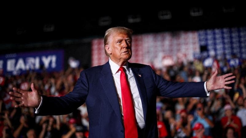 La nostalgia di Trump per i generali di Hitler. Harris: “Dimostra quanto è pericoloso”