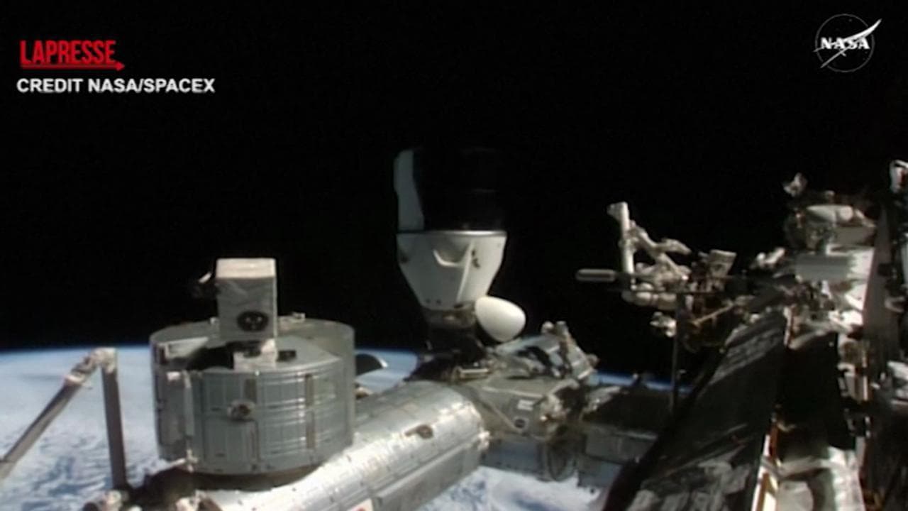 Nasa, iniziato il viaggio di ritorno della navicella Dragon con quattro astronauti a bordo