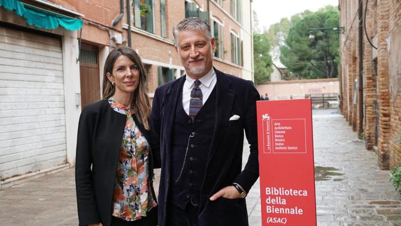 Il ministro della Cultura Alessandro Giuli con la moglie Valeria Falcioni&nbsp;
