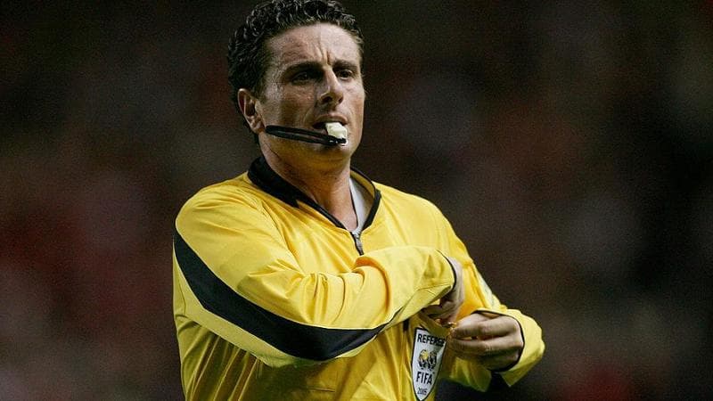De Santis arbitra un derby fra Liverpool e Chelsea in Champions League (2005, Getty Images)