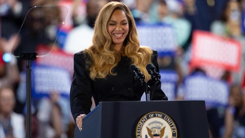 Beyoncé con Kamala Harris, vuole che si cambi musica per il Texas. “Siamo sull’orlo del precipizio, l’America pronta per una nuova canzone”