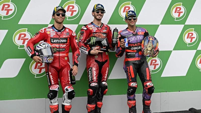 MotoGp, Bagnaia conquista la pole in Thailandia. Anche Martin (terzo) in prima fila