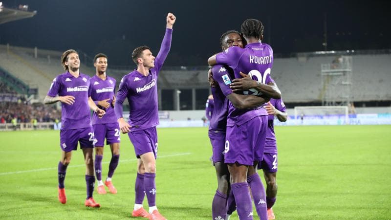 La gioia dei giocatori della Fiorentina: per la Roma è notte fonda