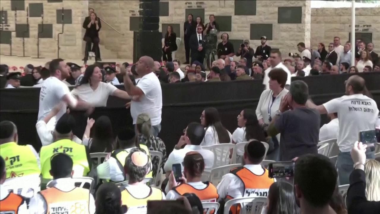 Gerusalemme, dura contestazione contro Netanyahu alla cerimonia per le vittime del 7 ottobre