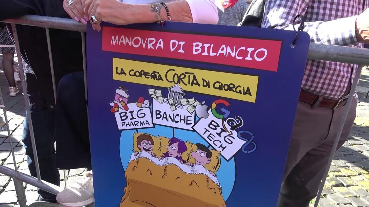 I pensionati di Cgil e Uil in piazza a Roma contro la manovra: "Non siamo dei privilegiati"