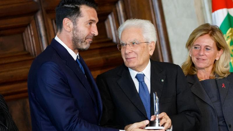 Il presidente della Repubblica, Sergio Mattarella, e Gianluigi Buffon