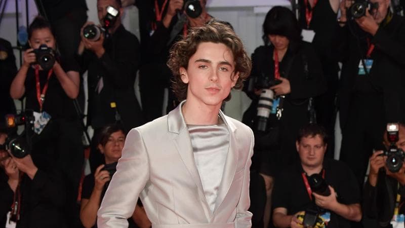 Timothée Chalamet si presenta a sorpresa alla gara dei suoi sosia