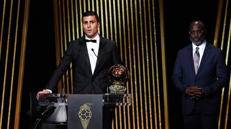 Rodri sul palco del Pallone d'Oro