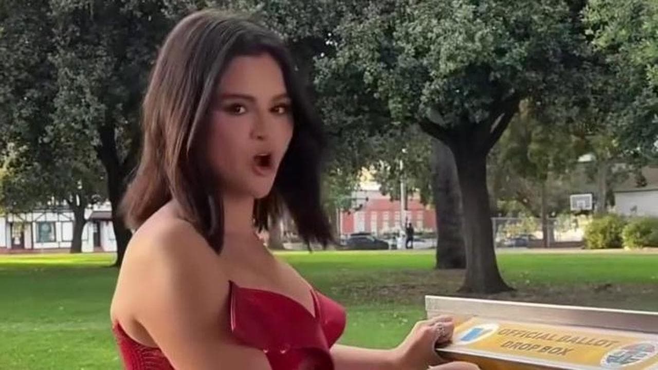 Elezioni Usa, il voto di Selena Gomez in abito da sera: "Non posso andare alla première senza prima aver votato"