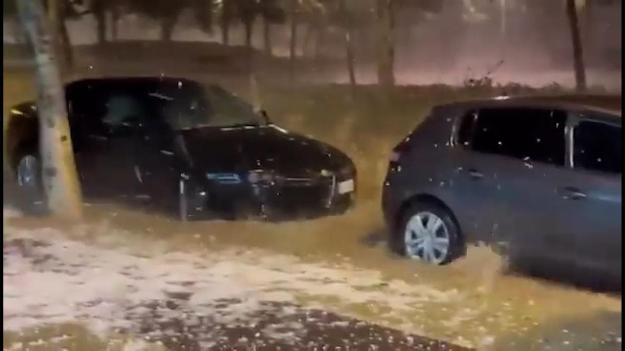 Maltempo in Spagna, violenta grandinata in Almeria: danni alle auto e scuole chiuse