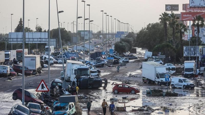 Spagna, nel cuore della tempesta: “Faceva caldo, piovevano sassi e l’acqua ci ha travolto”