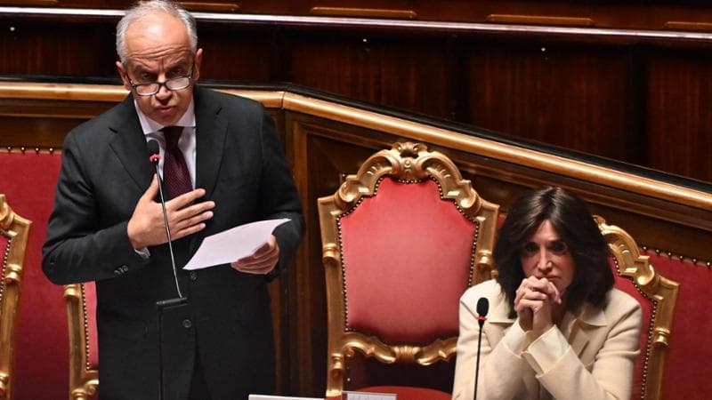 Il ministro dell'Interno, Matteo Piantedosi, con la collega all'Universit&agrave; e Ricerca, Anna Maria Bernini, nel corso del question time al Senato

