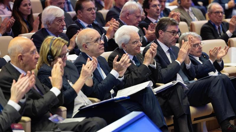 Il Presidente della Repubblica Sergio Mattarella in occasione dell'intervento alla cerimonia della 100^ Giornata Mondiale del Risparmio, con il ministro dell'Economia Giancarlo Giorgetti, il presidente dell'Acri Giovanni Azzone e il presidente dell'Abi Antonio Patuelli
