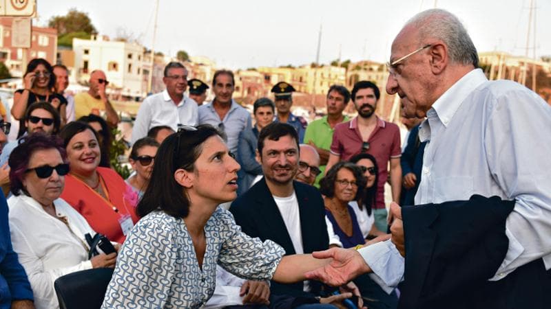 31/08/2024 Procida, Elly Schlein, segretaria del Partito Democratico interviene alla locale Festa dell'Unità. Nella foto parla con Vincenzo De Luca, presidente regione Campania