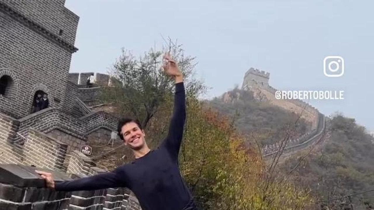 Roberto Bolle in Cina, passi di danza sulla Grande Muraglia
