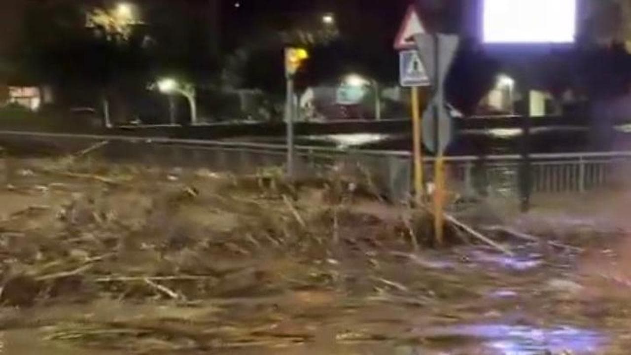 Alluvione a Valencia: il drammatico video della prima ondata di fango