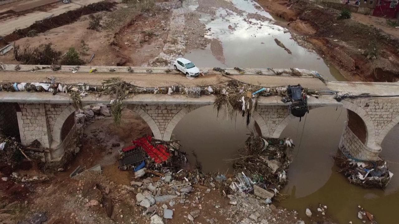 Alluvione a Valencia, la devastazione a Torrent vista dal drone