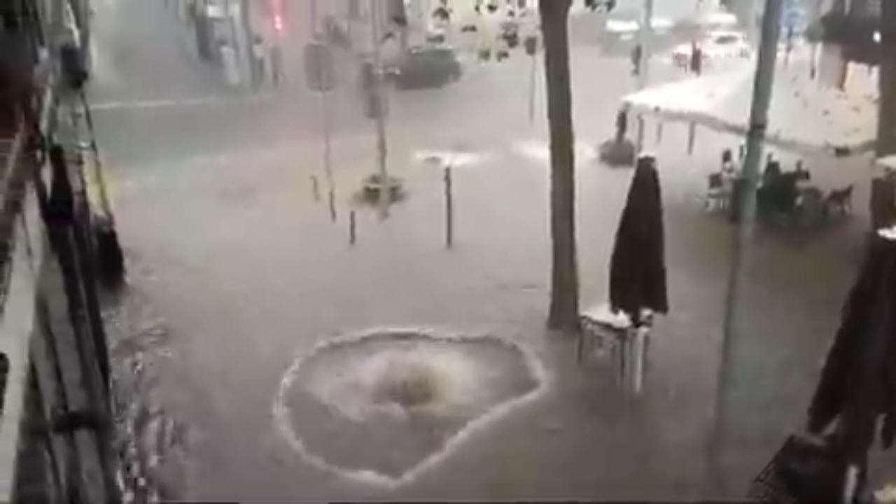 Maltempo, la Dana flagella l'area di Barcellona: a Gavà la Rambla è invasa dall'acqua