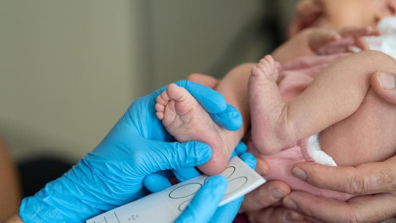 Padova, neonato seviziato dal padre per avere sostegni statali