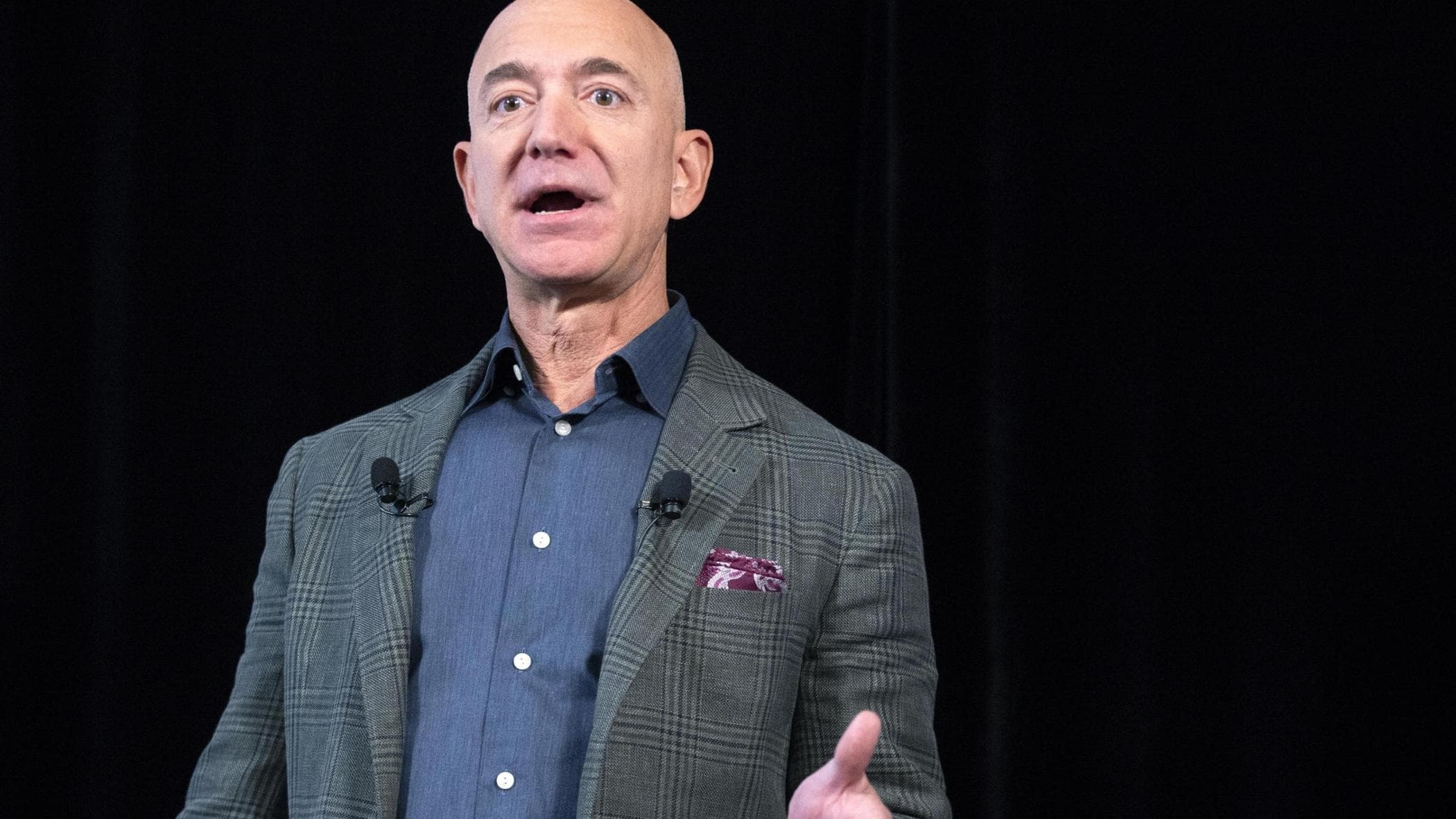 Bezos, Trump'ı tebrik etti: “Olağanüstü”. Ancak Washington Post kazanana saldırıyor: “Daha da acımasız olacak. Faşist unsurlar barındırıyor.”